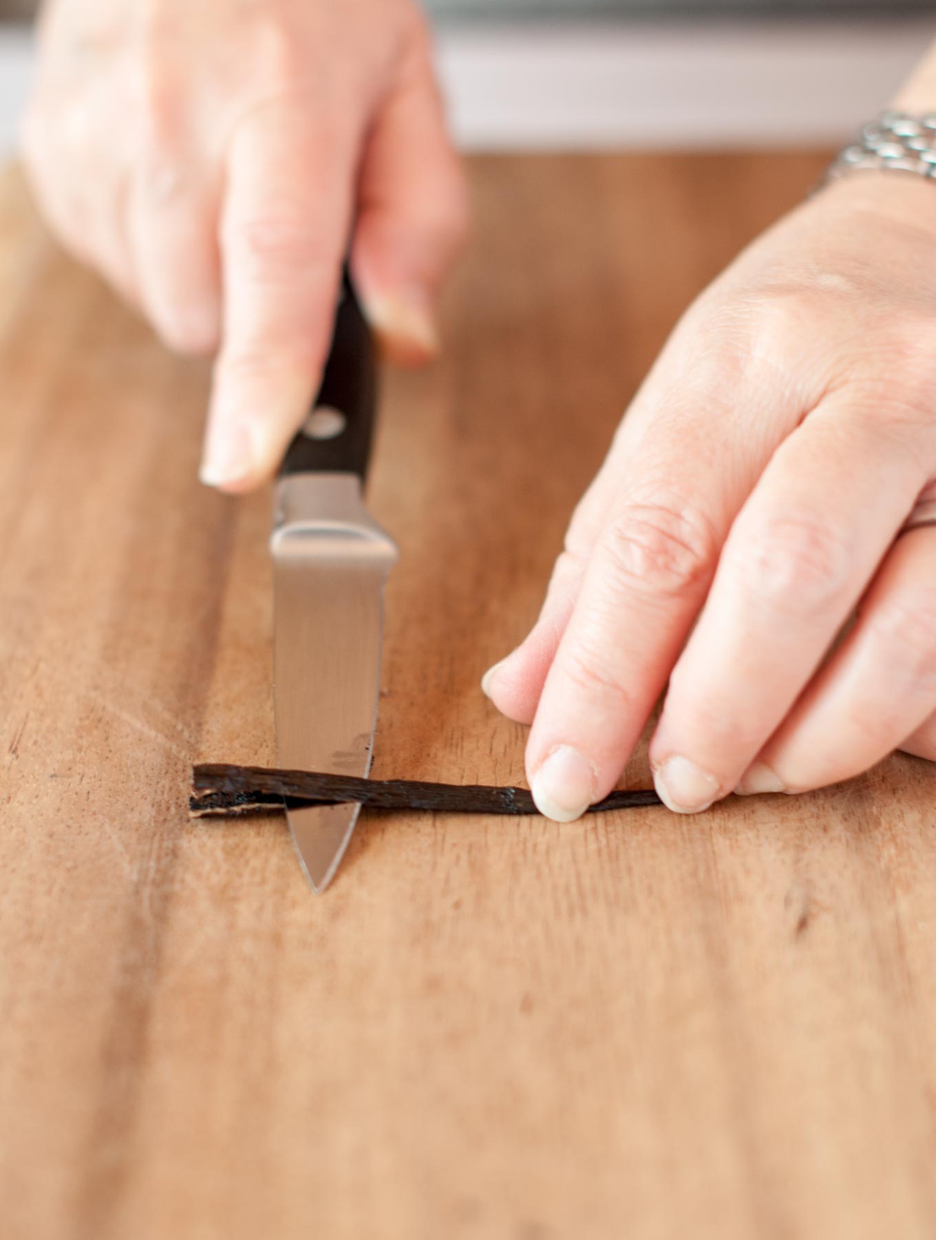 Vanilla Bean Cutting