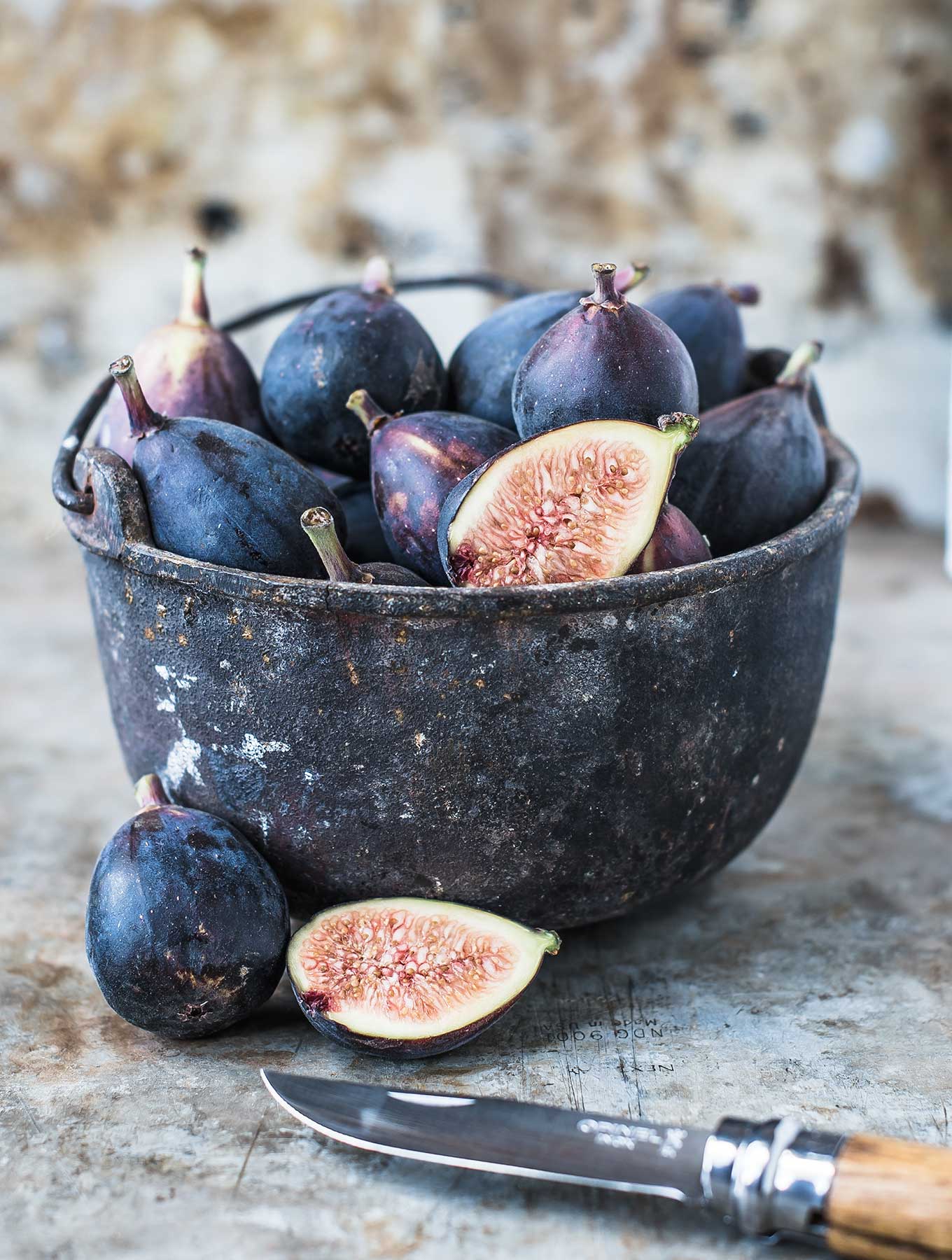 Bowl of fresh mission figs