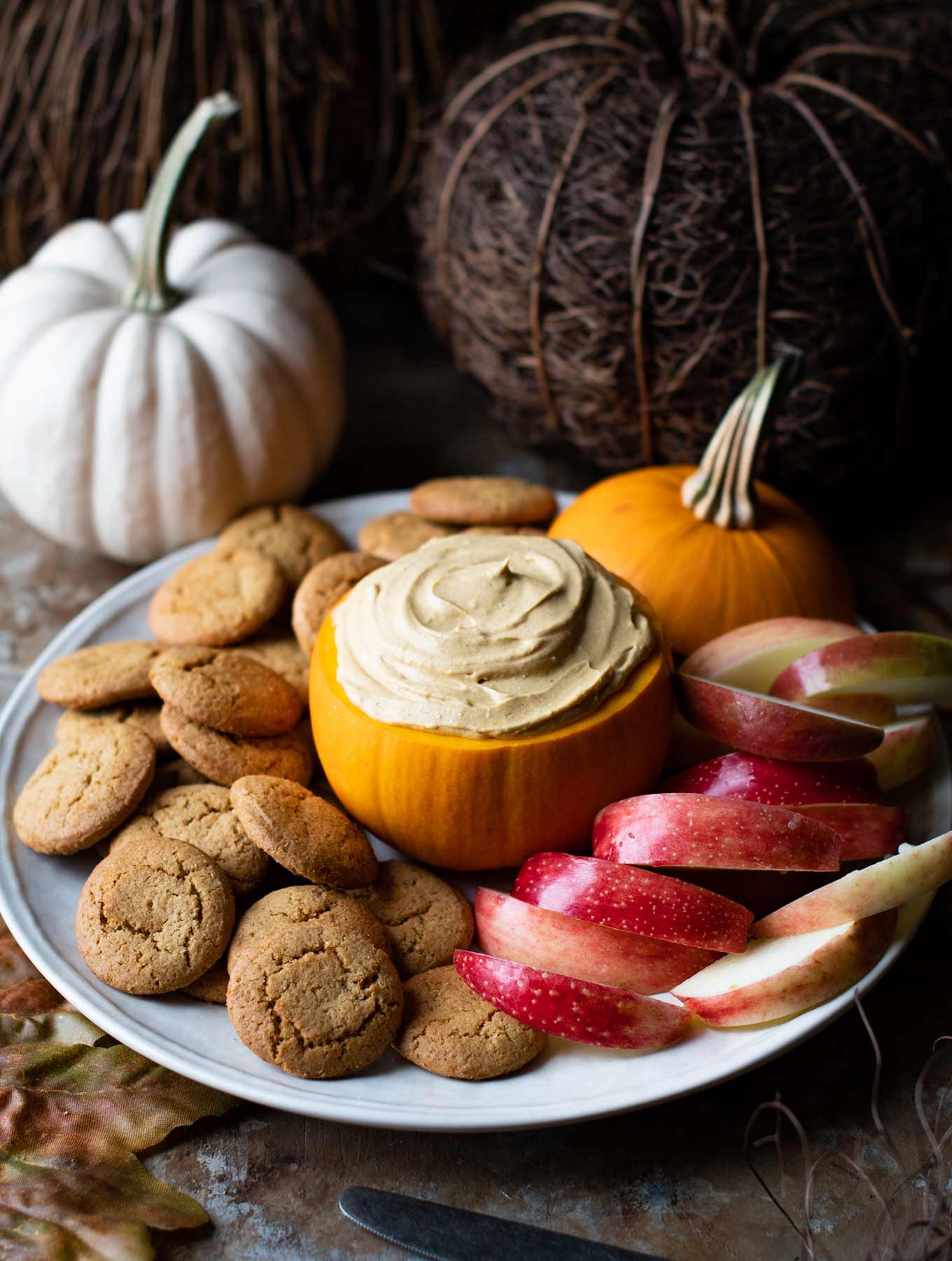 pumpkin cream cheese dip with apples