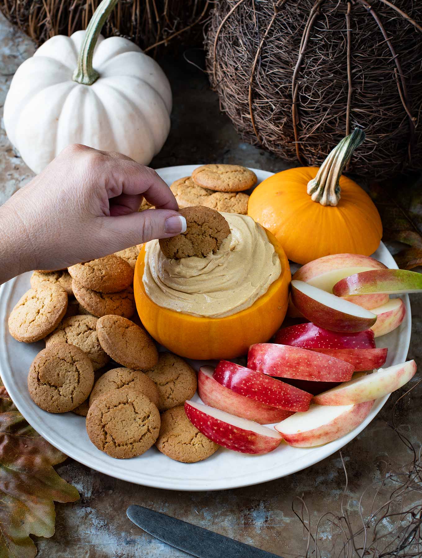 pumpkin cream cheese dip with apples