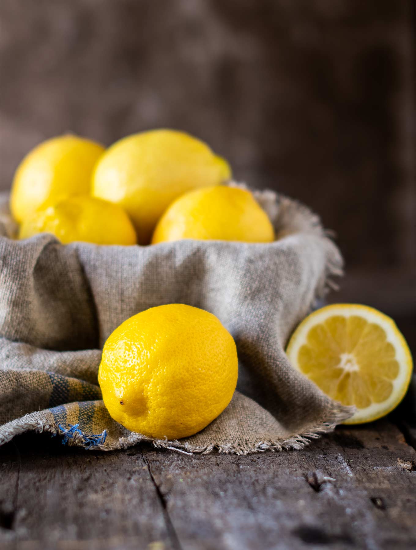 Bowl of fresh lemons